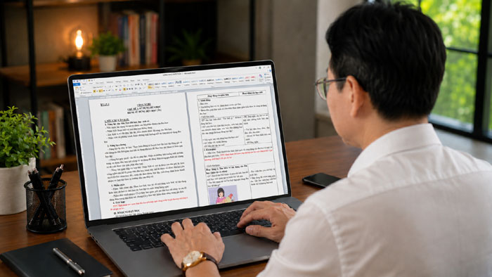 Thầy Minh đang soạn giáo án tích hợp môn công nghệ